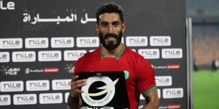 علي الفيل يحصد جائزة أفضل لاعب في مباراة مودرن سبورت والزمالك