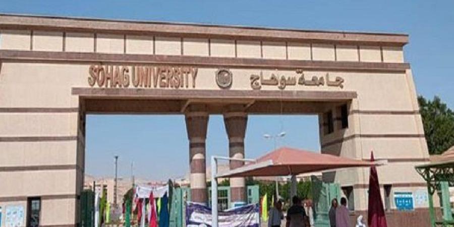 قسم طب وجراحة العيون في جامعة سوهاج ينجح في إجراء 118 عملية مياه بيضاء