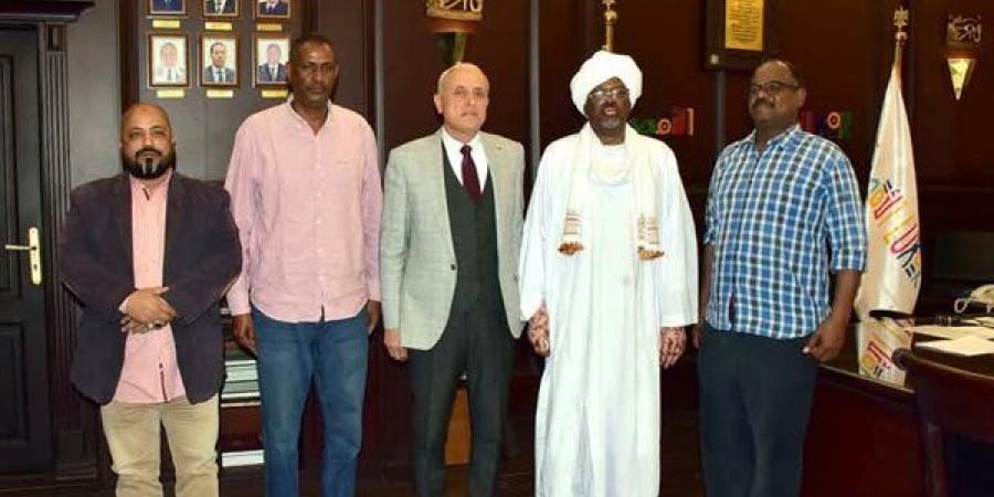 محافظ الأقصر يلتقي مع القنصل العام لجمهورية السودان بأسوان